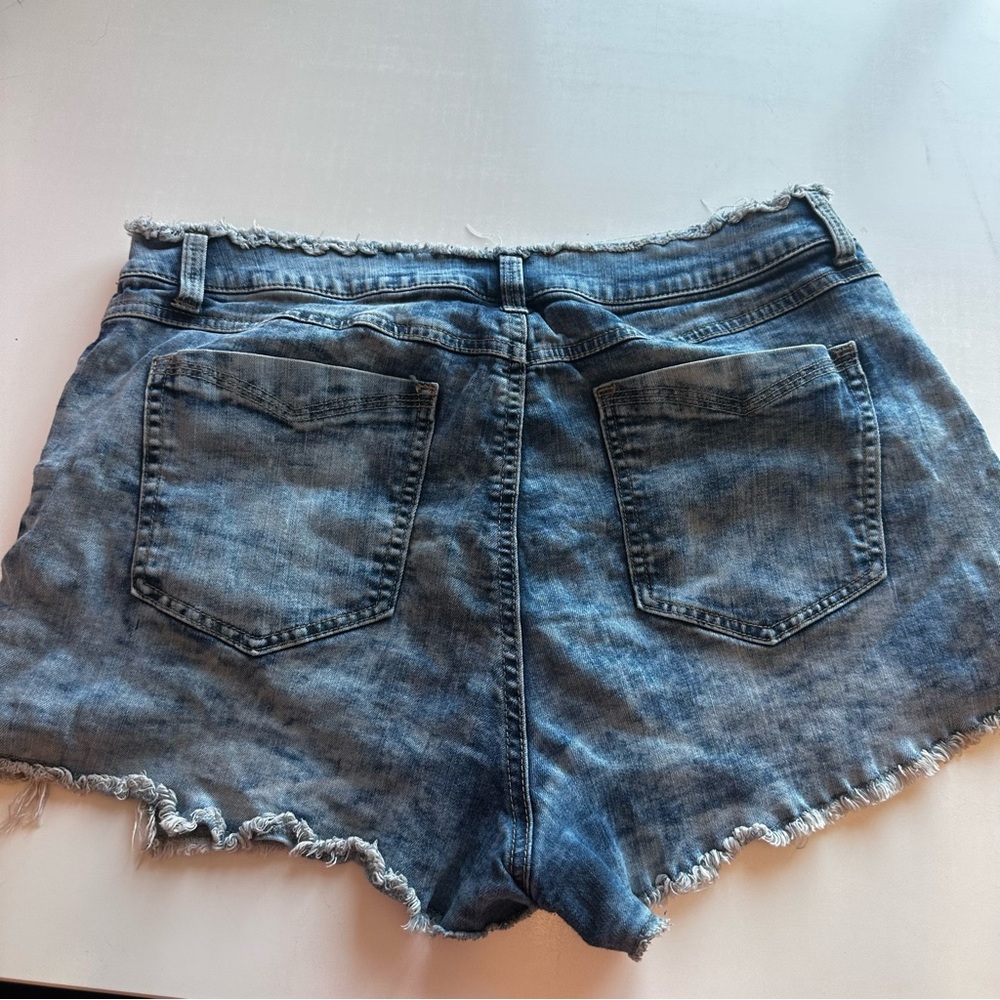 Women’s denim shorts size 17 washed distressed short booty cut‎ off blue country - Picture 4 of 5